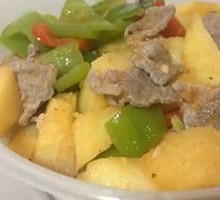 土豆烧牛肉盖浇面