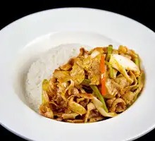 Scallion Stir-Fried Lamb Noodles