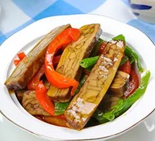 Stir-fried green pepper with fried tofu