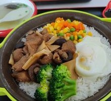 Braised Chicken with Mushrooms in Clay Pot Rice