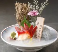 Fresh Arctic Scallop Sashimi (6 Pieces)