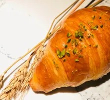 Pistachio Croissant