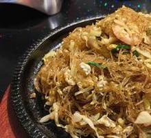 Stir-Fried Seafood with Rice Noodles
