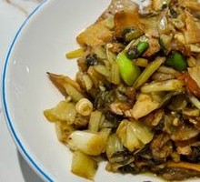 Pickled Winter Cabbage Stir-fried with Winter Bamboo Shoots