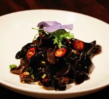 Cold-mixed black fungus