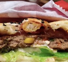 Juicy Beef Chinese Burger