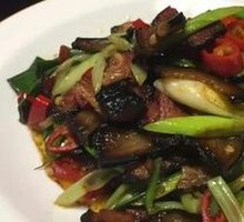 Preserved Pork with Garlic Stir-fry