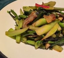 Preserved pork stir-fried with mustard greens