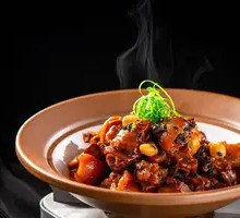 Braised Pig Trotter with Preserved Mustard Greens