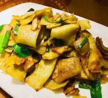 Preserved Meat and Tofu Noodles