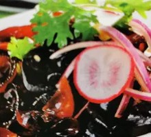 Black Mushroom and Onion Salad
