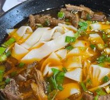 Beef tendon and wide rice noodles