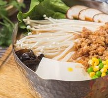 Small Pot Meat Sauce Rice Noodles