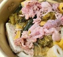 Old Jar Sichuan-style Pickled Cabbage and Beef Hot Pot