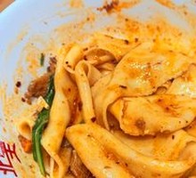 Beef Oil-Poured Hand-Torn Noodles