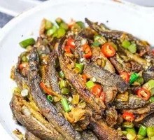 Dry-Fried Small Catfish