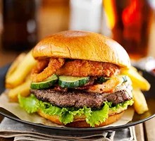 凤梨安格斯牛肉堡