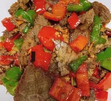Stir-Fried卤Beef with Red Bell Pepper