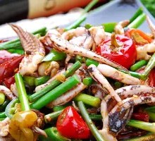 Stir-fried Squid with Garlic Shoots