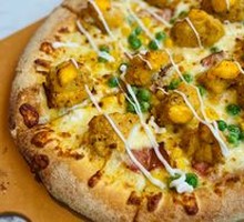Golden Salted Egg Yolk Chicken Pizza