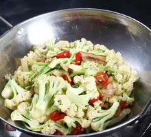 Cauliflower Stir-Fried with Pork Belly