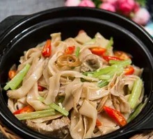 Spicy Chicken and Crisp Bamboo Shoots in Dry Pot