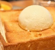 Honey Toast with Vanilla Ice Cream