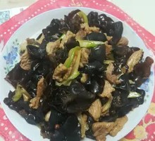 Black Mushroom Beef Noodles