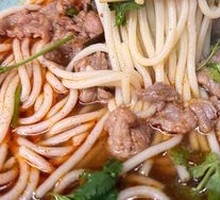Beef Noodle Soup with Quick-Blanched Beef