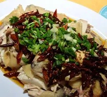 Fragrant Chicken in Iron Pot