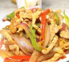 Onion and Pork Fillet Wooden Bucket Rice