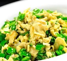 Egg and Green Pepper Rice in Bamboo Bucket