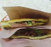 Braised pork with flatbread