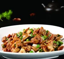 Stir-Fried Pork Intestines with Green Pepper