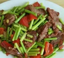 Cured Sausage Stir-fried with Garlic Shoots