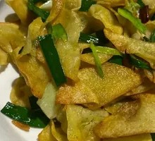 Stir-Fried Tofu Noodles with Garlic