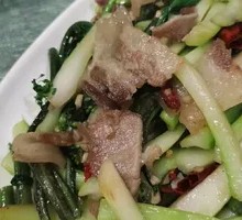 Preserved pork stir-fried with mustard greens