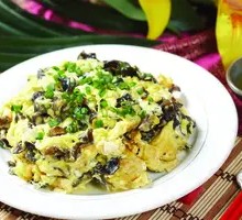 Black Fungus and Egg Stir-Fry