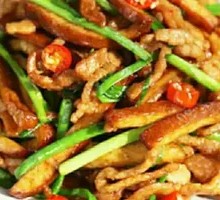Fried Tofu Skin with Shredded Pork