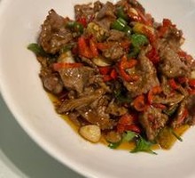 Stir-Fried Beef with Yellow Onion