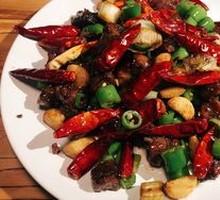 Stir-Fried Beef Cubes with Sauce