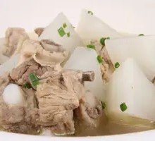Pork Knuckle and Radish Soup