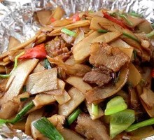 Stir-fried Pork with King Oyster Mushrooms
