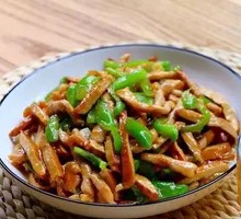 Green Pepper and Tofu Skin Shredded Pork