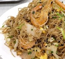 Stir-Fried Seafood with Rice Noodles