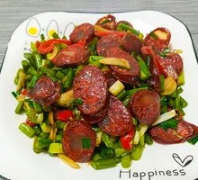 Stir-Fried腊肠 with Garlic