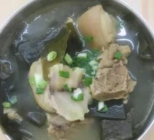 Pork Trotter and Kelp Soup