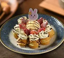 Strawberry Cream Ice Cream Waffle