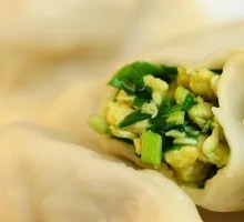 Leek and Egg Thin-Crust Buns