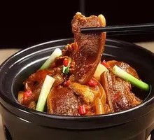 Braised Donkey Meat with Skin in Clay Pot